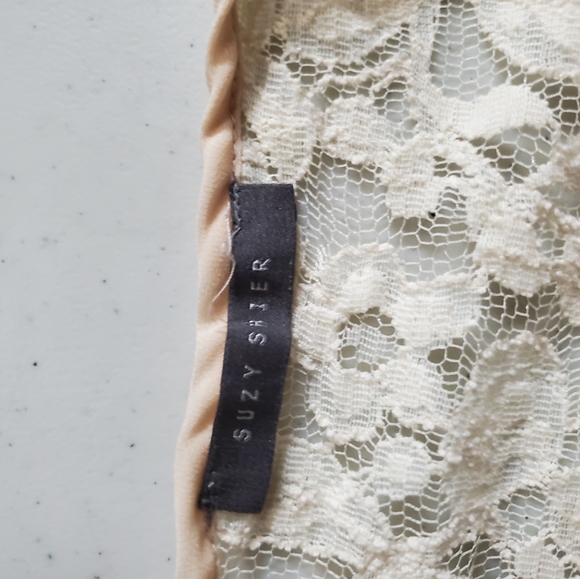 Suzy Shier lacy peach blouse - Picture 2 of 2